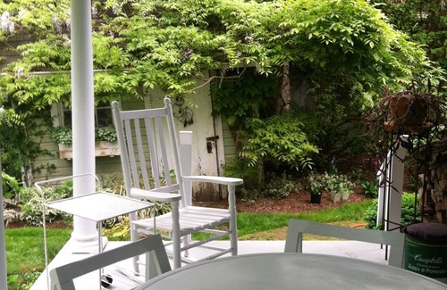 Sag Harbor Cottage | Remodeled historic Greek Revival house in heart of Sag Harbor.