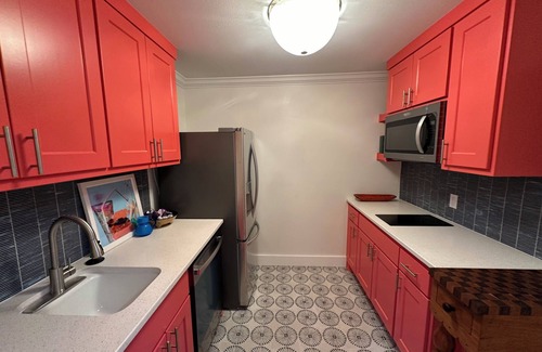 Granbury Cottage | Remodeled Historical Cottage- Six bedroom 4 bath steps to Granbury Square. Fab!