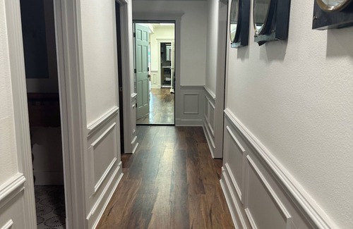 Granbury Cottage | Remodeled Historical Cottage- Six bedroom 4 bath steps to Granbury Square. Fab!
