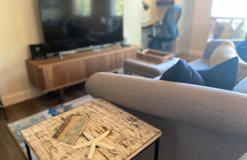 Los Gatos Apartment | Remodeled in Los Gatos, walking to TraderJoes and parks, minutes to downtown.