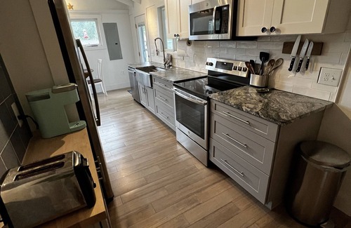 Jamestown House | Remodeled Jamestown beach cottage within walking distance to beach
