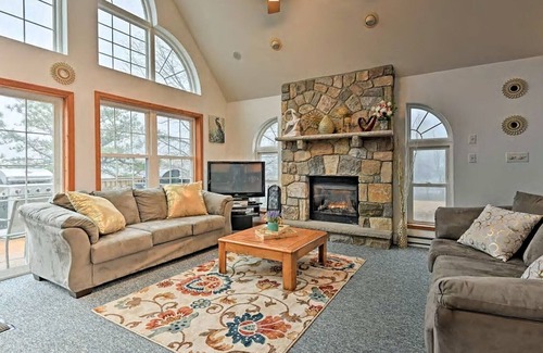 Albrightsville Villa | Remodeled ! Lakeside 9BR Pocono Area Villa and private beach volley ball court