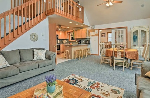 Albrightsville Villa | Remodeled ! Lakeside 9BR Pocono Area Villa and private beach volley ball court