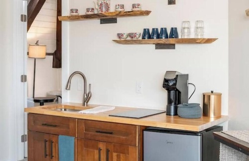 Nashville Apartment | Remodeled Lofted Apartment over Ooey Gooey Café