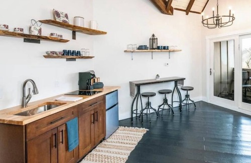 Nashville Apartment | Remodeled Lofted Apartment over Ooey Gooey Café