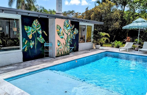 Sunset House | Remodeled midcentury home w/pool, perfect for group stay. Close to everything!