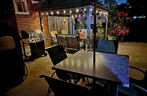 Southwyck House | Remodeled modern & loaded, firepit, kid friendly
