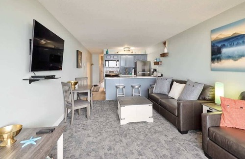 Lincoln City Condo | Remodeled Oceanfront Suite - Indoor Pool and Ocean Views!