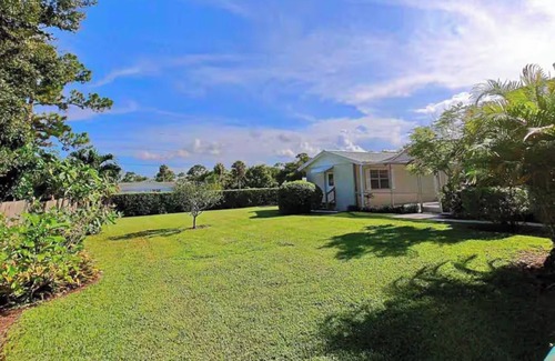 Hunt Club House | Remodeled Palm Haven Escape, Movie Room, Backyard