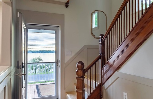 Cayuga House | Remodeled Peaceful Retreat