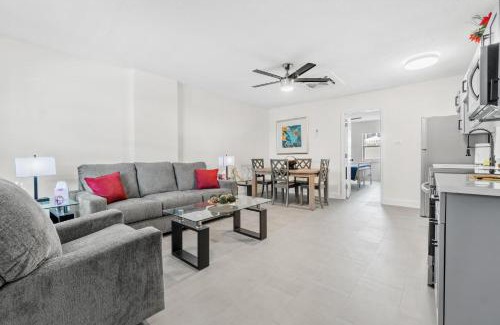 Madeira Beach Apartment | Remodeled Pet Friendly Condo, 1 Block to Beach Access, Walkable to Restaurants! Fall Promo for Mondays & Thursdays!