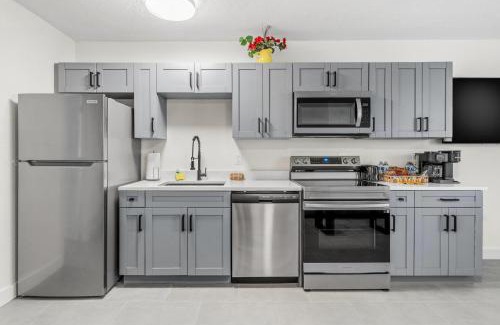 Madeira Beach Apartment | Remodeled Pet Friendly Condo, 1 Block to Beach Access, Walkable to Restaurants! Fall Promo for Mondays & Thursdays!