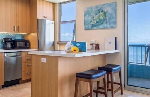 Kihei Apartment | Remodeled prime oceanfront 1 bedroom Kihei gemn