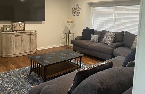 Gainesville House | Remodeled Ranch with beautiful wooded lot on Lake Lanier!