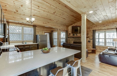 Helen Cabin | Remodeled Spacious Cabin Near Helen, Georgia