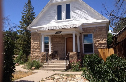 Canon City House | Remodeled Stone House, Close To Down Town, Family & Dog Friendly, Great Deal!