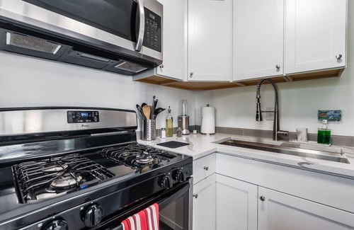 Hilltop Apartment | Remodeled Studio in Heart of DT Tacoma - 3