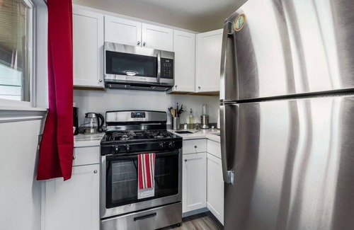 Hilltop Apartment | Remodeled Studio in Heart of DT Tacoma - 3