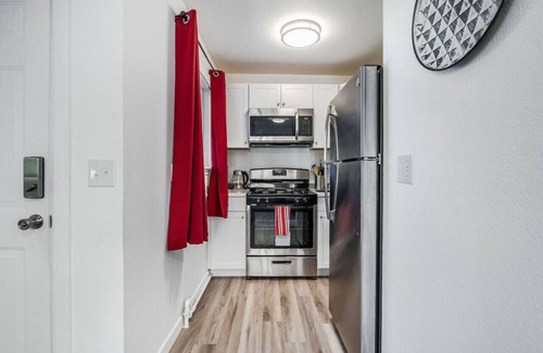 Hilltop Apartment | Remodeled Studio in Heart of DT Tacoma - 3