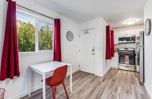 Hilltop Apartment | Remodeled Studio in Heart of DT Tacoma - 3