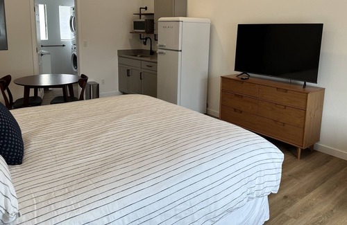 Lynden Apartment | Remodeled studio in the heart of downtown-Sleeps 2