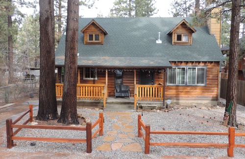 Peter Pan House | Remodeled stylish, 3 bedrooms 2 story log cabin, hottub, sleeps 7 ,PeterPan area