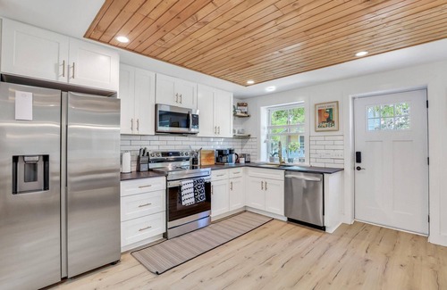 Historic District Cottage | Remodeled unique vacation rental in the heart of Historic Beaufort