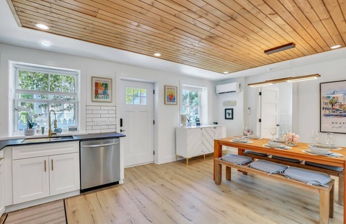 Historic District Cottage | Remodeled unique vacation rental in the heart of Historic Beaufort