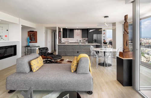 Hillcrest Condo | Remodeled unit in historic building at Hillcrest/Bankers Hill border.