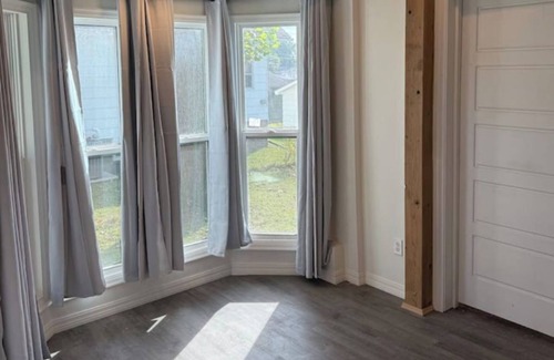 Creston House | Remodeled Victorian 4 beds 2.5 baths