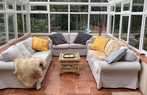 St Leonards House | Remodelled historical cottage, super location, w/hottub