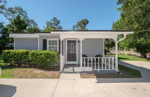 Southside House | Remote Work Haven: Bungalow near Mayo Clinic!
