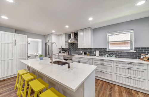 Northeast Carrollton House | Remote work, Near Highways, Family-friendly, King bed, Grill, Games, Foosball