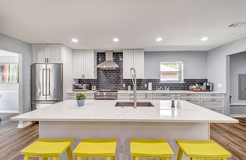 Northeast Carrollton House | Remote work, Near Highways, Family-friendly, King bed, Grill, Games, Foosball