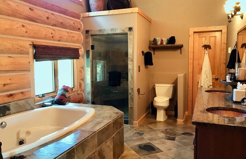 Pleasant Park Corridor Cabin | Remote Work Retreat - Mountain Lodge with Fast Starlink WiFi