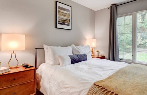University City House | ✔Remote Work✔Self Check-In✔Streaming✔200Mbps