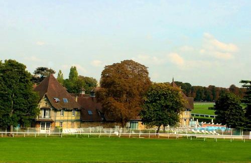 Rueil-Malmaison Hotel | Renaissance Paris Hippodrome de St. Cloud Hotel