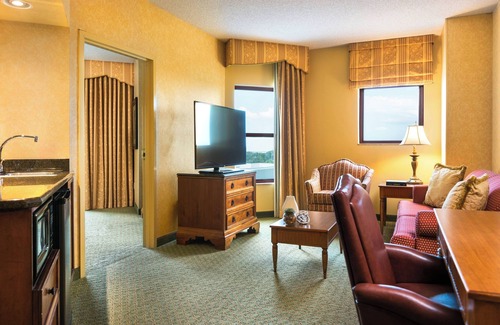 South Tulsa Hotel | Renaissance Tulsa Hotel & Convention Center