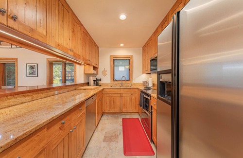 Teton Village Condo | Rendezvous B5 - Beautifully remodeled Teton Village Condo
