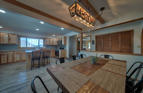 Wapiti House | Rendezvous Lodge - A secluded, western getaway in the beautiful Wapiti Valley.