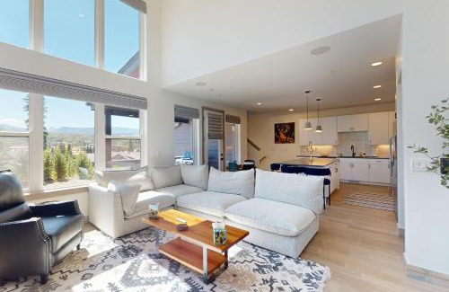 Rendezvous House | Rendezvous Retreat