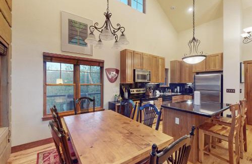 Rendezvous House | Rendezvous Royalty