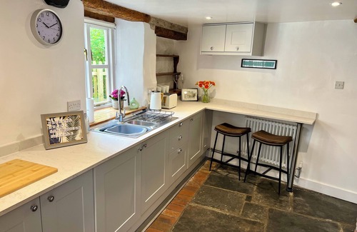 Wells House | Rennovated 2 bed dog friendly cosy cottage in central Wells