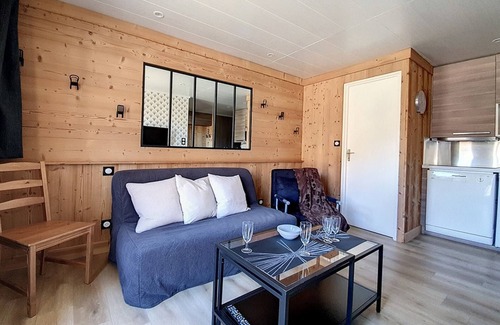 Les Menuires Apartment | Renovated 2-room near slopes, balcony, outdoor parking