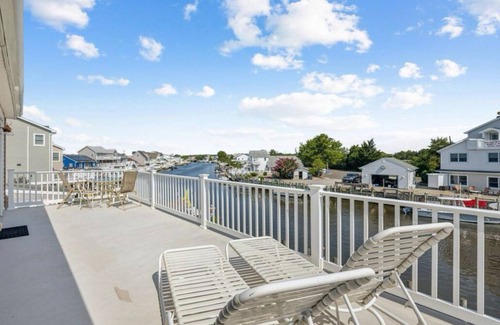 Ship Bottom House | RENO’D Beach Heaven West waterfront Lagoon with dock 2 decks Walk to bay beach
