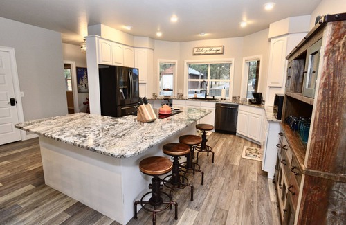 McCall House | Renovare' - Pet friendly - Trailer parking - Hot tub - Fireplace