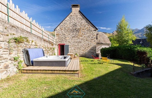 Adervielle-Pouchergues House | Renovated village house for 12 people with garden and jacuzzi near Loudenvielle