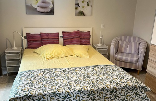 Villeneuve-les-Avignon Apartment | Renovated character villa (2022) converted into 2 air-conditioned apartments.