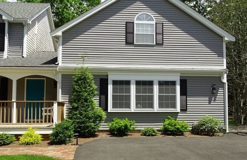 Mashpee Apartment | Renovated 1-bedroom Sandwich apartment in duplex with AC, WiFi, & Farmer's Porch