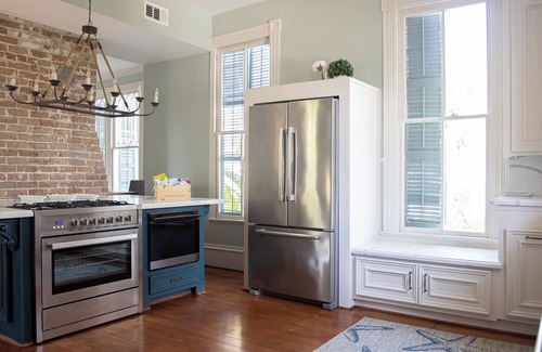 Galveston House | Renovated 1891 East End Manor with 4/4.5+2 Parlors